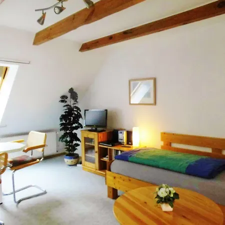 Ein-raum 3, Gastehaus Urban Apartment *